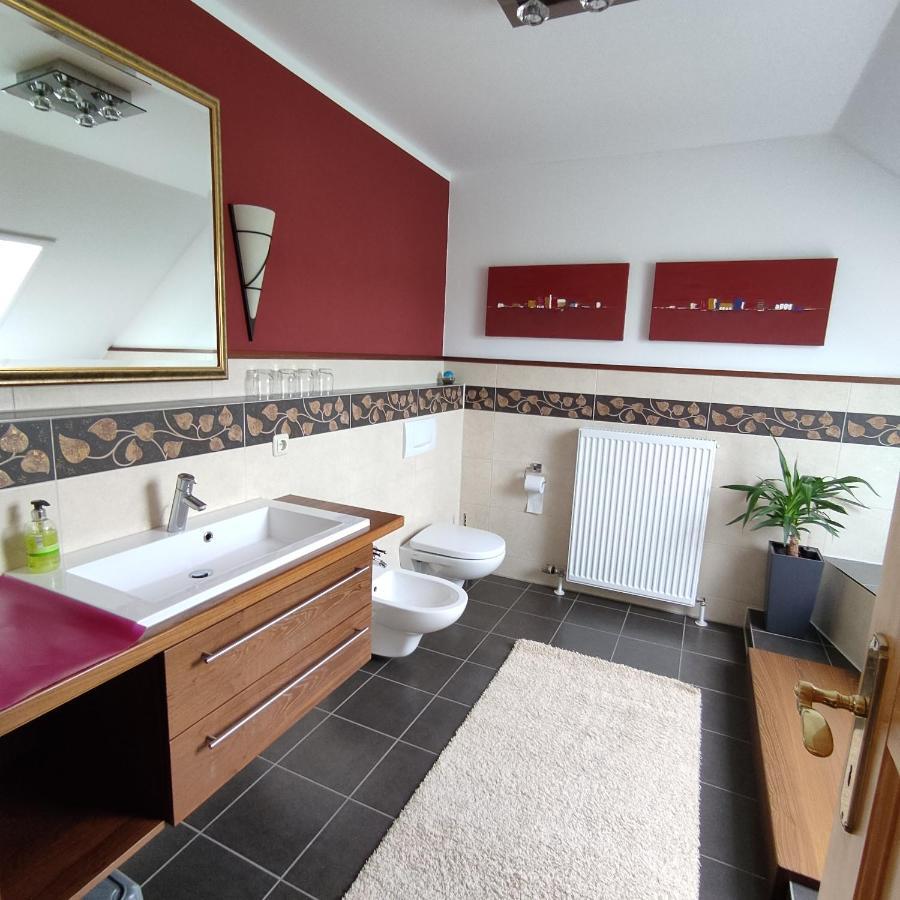 Ferienwohnung Adelhardt Eckersdorf Экстерьер фото